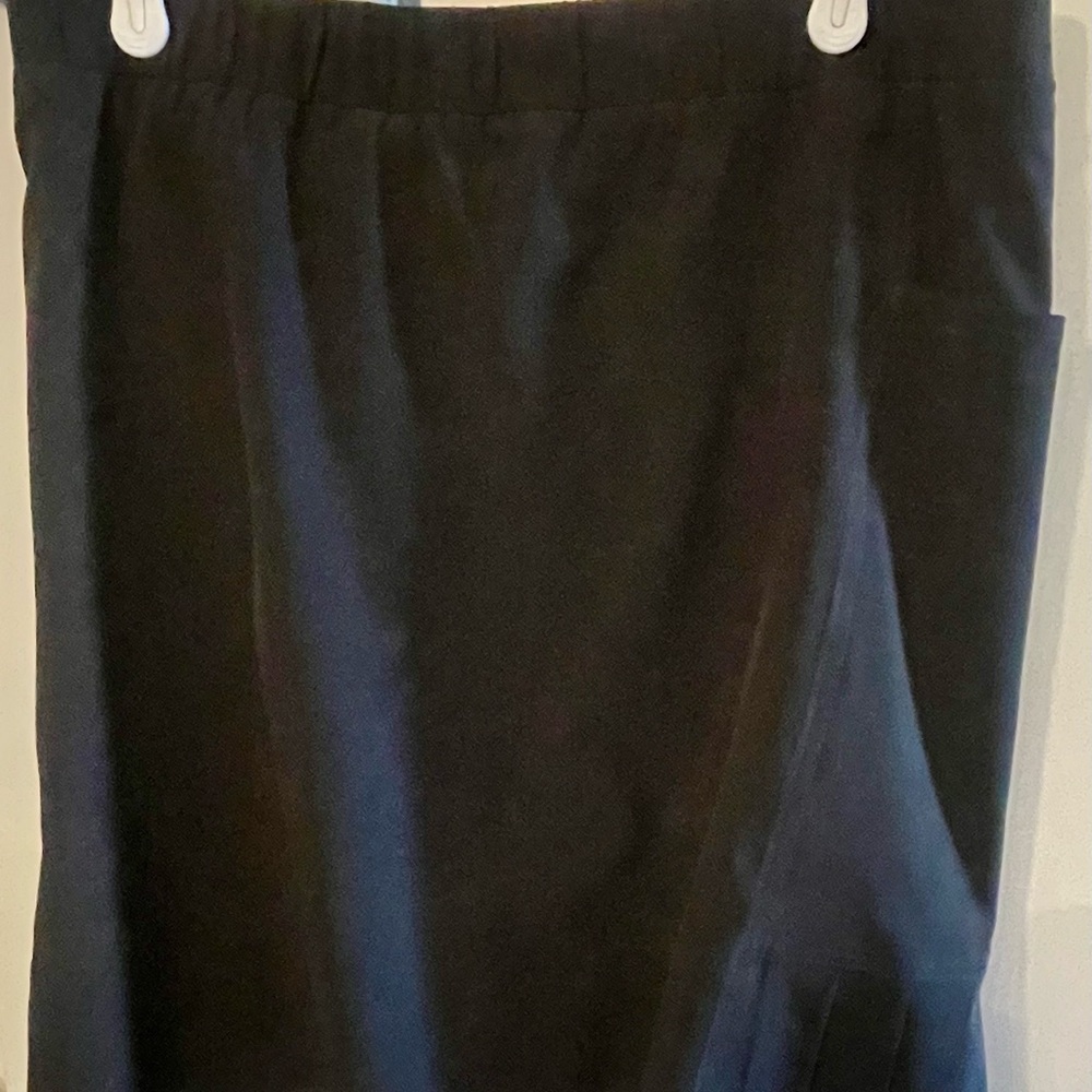 Chico’s black pleated pull on skort